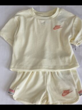 Nike Toddler Girls 2PC Short Set Coconut Milk Tee & Shorts Size 3T NWT